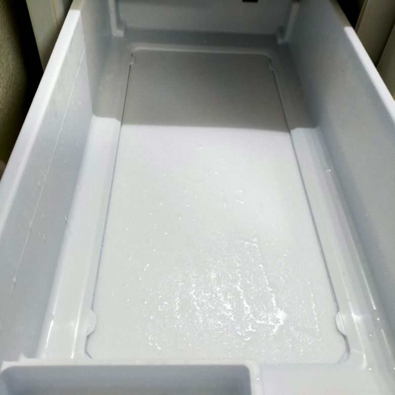 製氷機の給水タンクの掃除